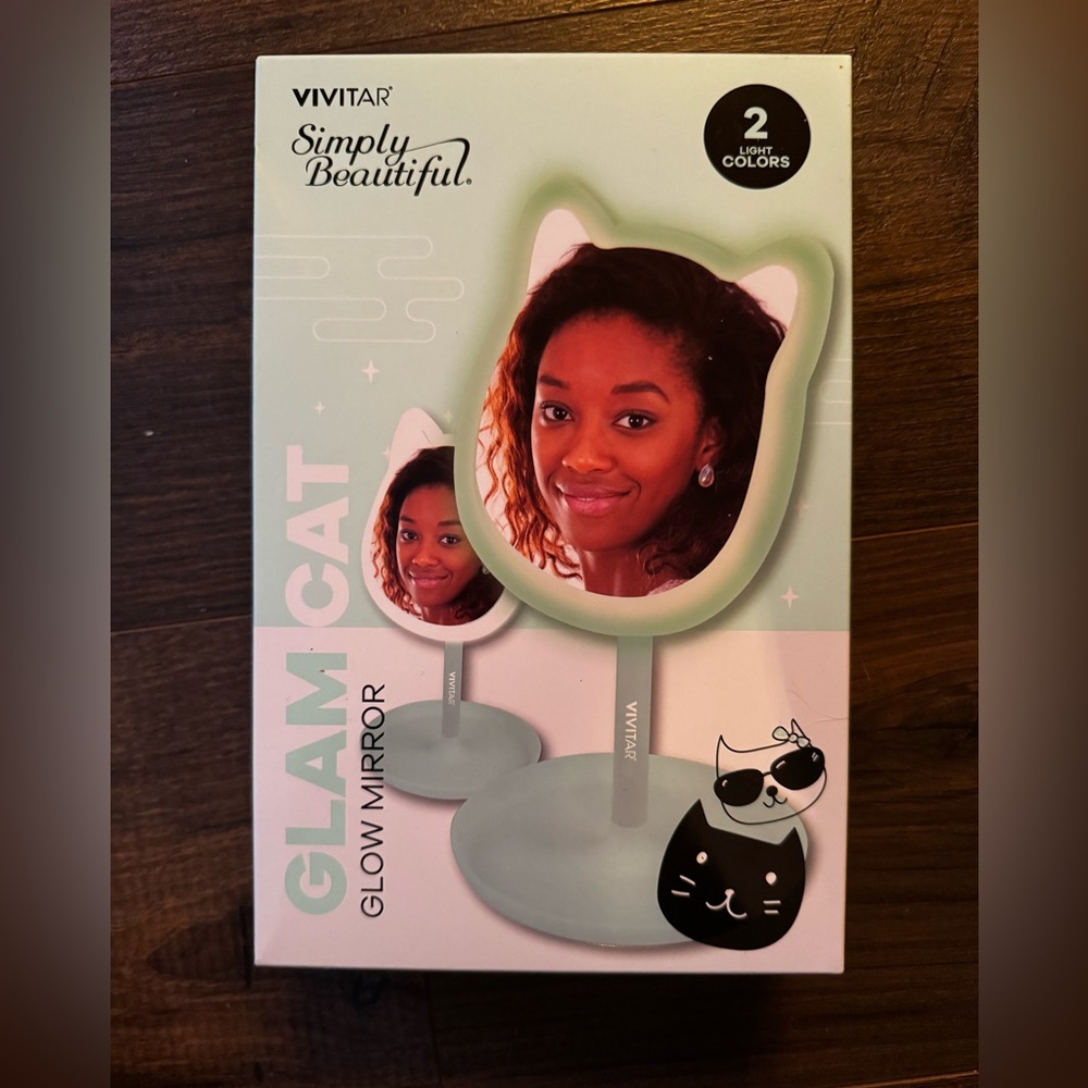 NIB Vivitar Glam Cat Glow Mirror in Mint Green